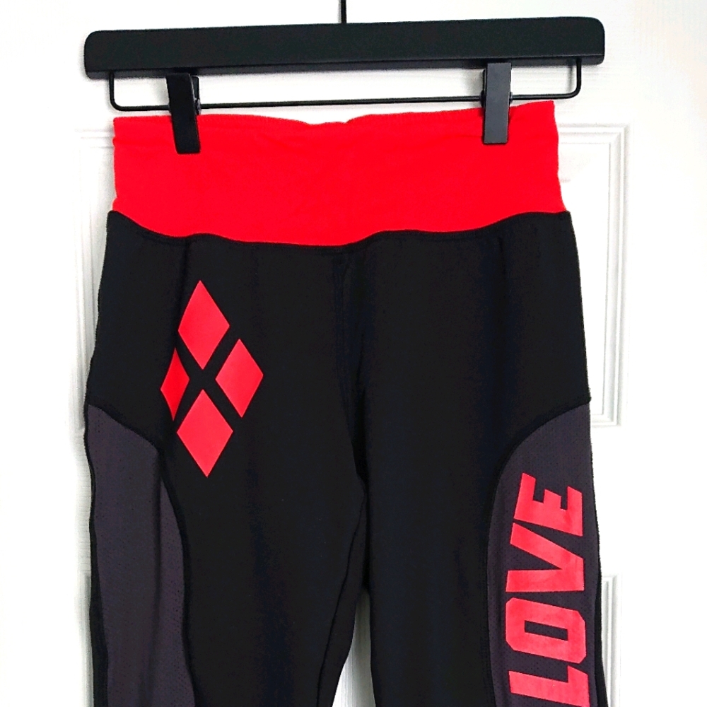 DC Comics HARLEY QUINN Capri Leggings